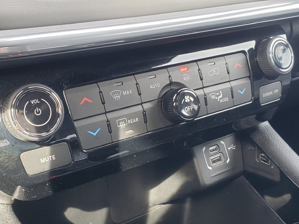 Used 2023 Jeep Compass Limited AWD/4WD image 16