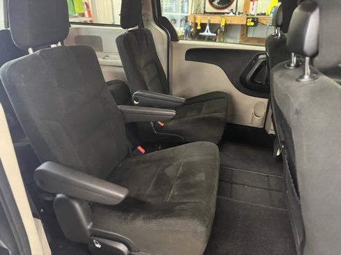 Used 2015 Dodge Grand Caravan SE FWD image 27