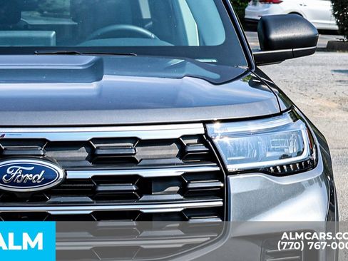 Used 2025 Ford Explorer Active RWD image 14