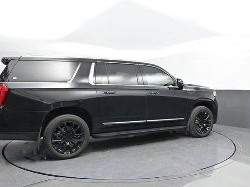 Used 2024 GMC Yukon XL SLT w/ SLT Luxury Package AWD/4WD image 2