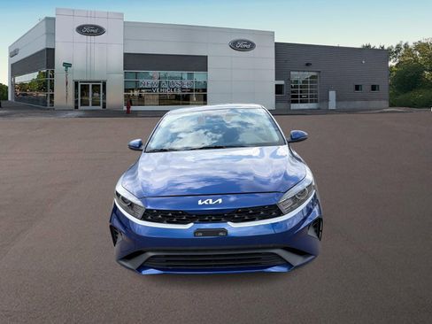Used 2023 Kia Forte LXS w/ LXS Technology Package FWD image 3