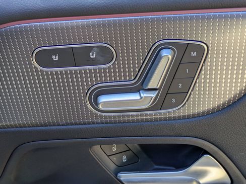 Used 2023 Mercedes-Benz GLB 250 image 40