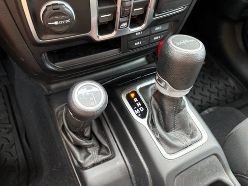 Used 2020 Jeep Gladiator Sport w/ Quick Order Package 24S AWD/4WD image 18