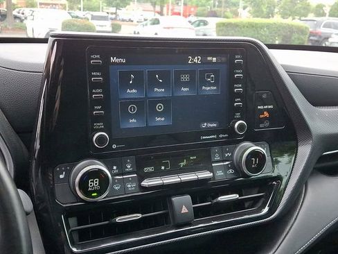 Used 2022 Toyota Highlander XSE FWD image 20