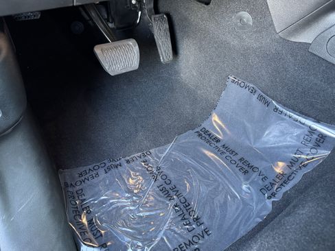 Used 2025 Jeep Wrangler Willys image 18