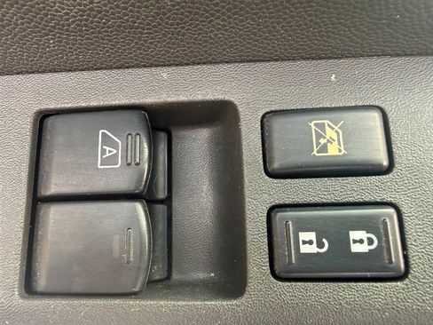 Used 2013 Nissan Frontier Desert Runner image 25