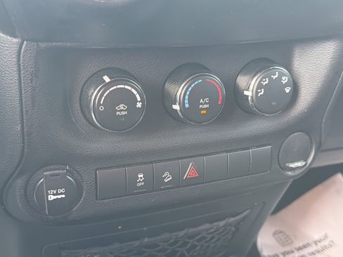 Used 2018 Jeep Wrangler Sport AWD/4WD image 9