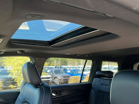 New 2025 Jeep Grand Cherokee L Altitude image 16