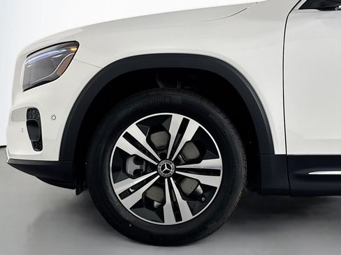 New 2026 Mercedes-Benz GLB 250 4MATIC image 9