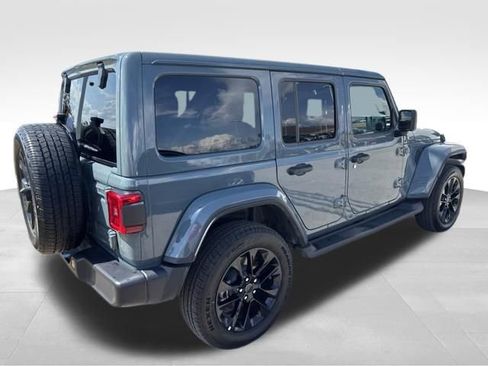 Used 2025 Jeep Wrangler Unlimited Sahara image 4