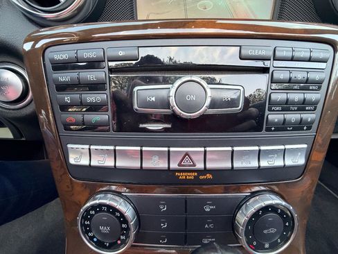 Used 2014 Mercedes-Benz SLK 250 image 18