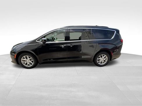 Used 2021 Chrysler Voyager Lxi FWD image 4