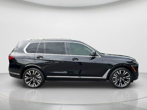 Certified 2025 BMW X7 xDrive40i w/ Premium Package AWD/4WD image 3