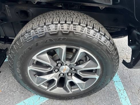 Used 2024 Chevrolet Silverado 1500 LT AWD/4WD image 7