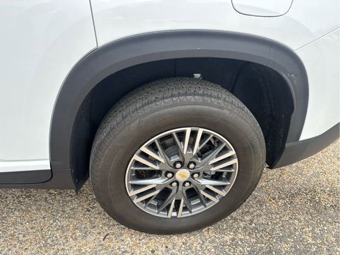 Used 2024 Chevrolet Traverse LT w/ Trailering Package AWD/4WD image 17