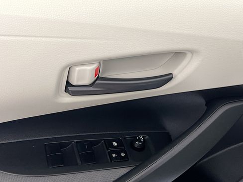 Used 2022 Toyota Corolla LE image 16