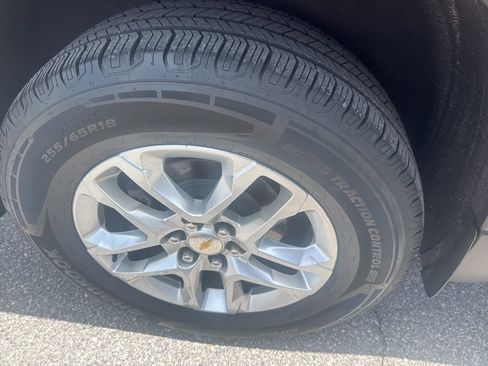 Used 2020 Chevrolet Traverse LT image 9