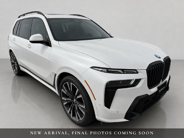 Used 2025 BMW X7 xDrive40i w/ M Sport Package AWD/4WD image 3