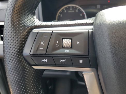 Used 2024 Mitsubishi Outlander SE image 11