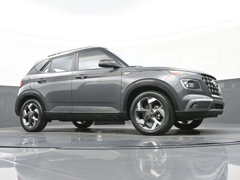 Certified 2023 Hyundai Venue Limited w/ Cargo Package image 40