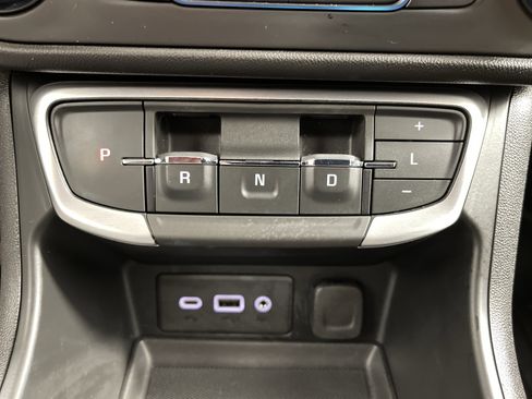 Used 2023 GMC Terrain SLE image 25