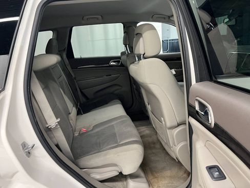 Used 2012 Jeep Grand Cherokee Laredo w/ Laredo E Group AWD/4WD image 10