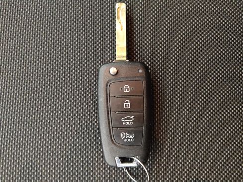 Used 2024 Hyundai Elantra SE FWD image 32