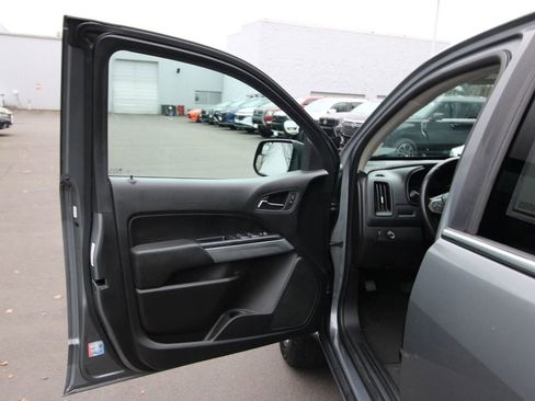 Used 2020 Chevrolet Colorado LT RWD image 9