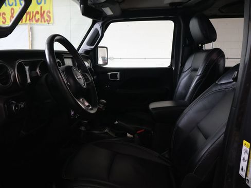 Used 2018 Jeep Wrangler Unlimited Sahara w/ Dual Top Group AWD/4WD image 16