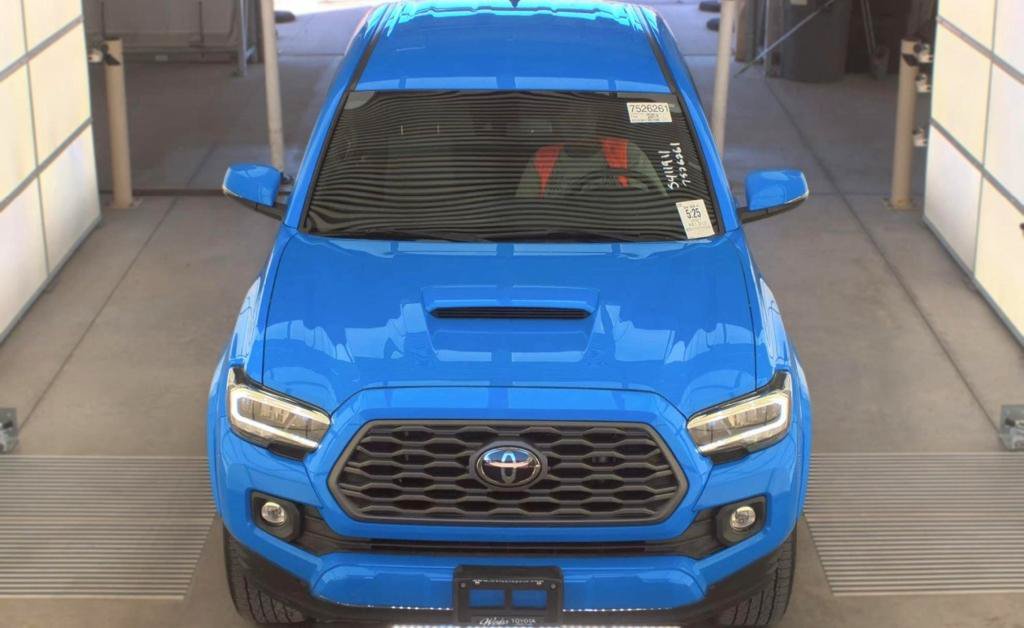 Used 2021 Toyota Tacoma TRD Sport w/ Technology Package AWD/4WD image 2
