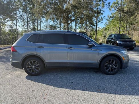 Used 2022 Volkswagen Tiguan SE image 8