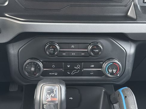 Used 2023 Ford Bronco Black Diamond w/ Sasquatch Package image 19