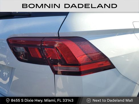 Used 2022 Volkswagen Tiguan SE R-Line image 10