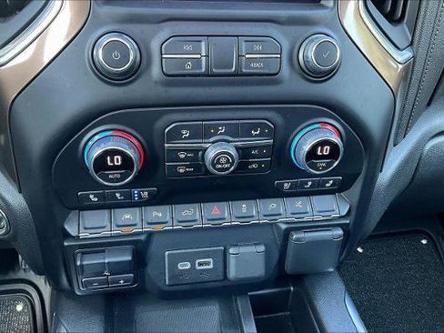 Used 2022 Chevrolet Silverado 1500 High Country w/ Technology Package image 16