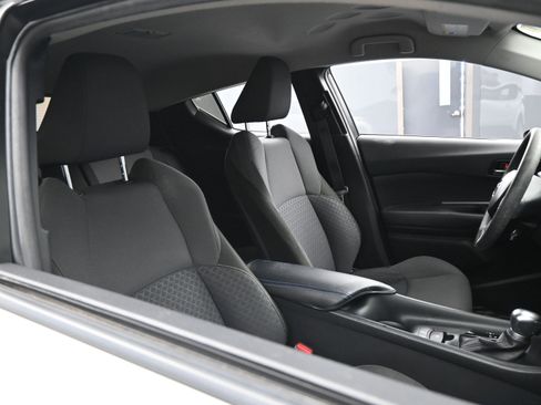 Used 2020 Toyota C-HR LE FWD image 21