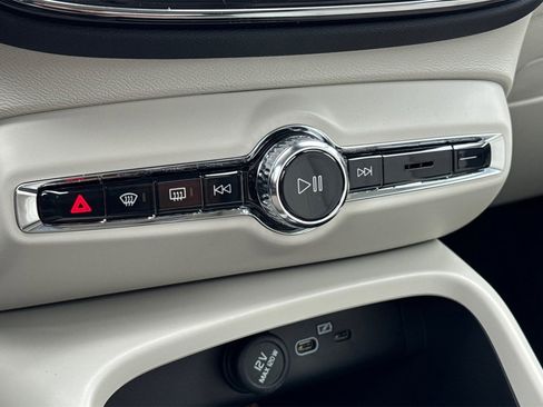 New 2025 Volvo XC40 B5 Ultra w/ Climate Package image 20