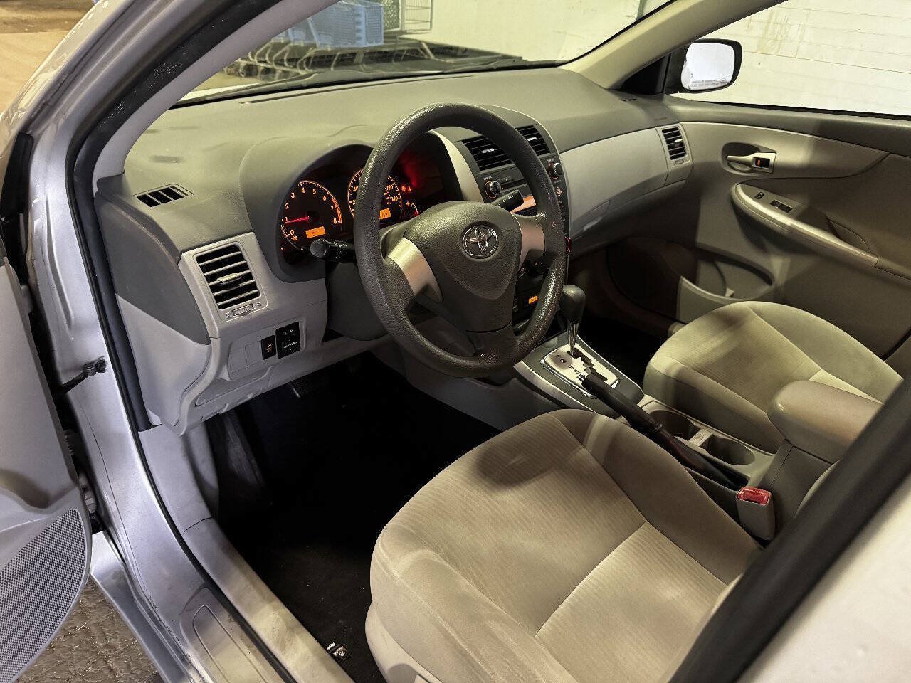 Used 2010 Toyota Corolla LE FWD image 8