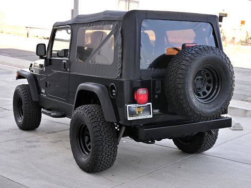 Used 2005 Jeep Wrangler Unlimited w/ Security Group AWD/4WD image 5
