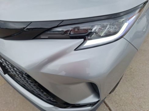 Used 2025 Toyota Sienna XSE FWD image 10