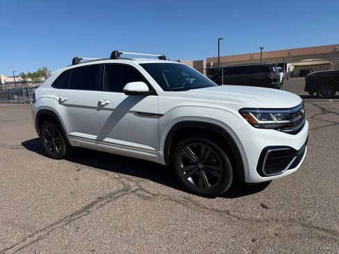 Used 2021 Volkswagen Atlas Cross Sport SE w/ V6 Towing Package FWD image 3