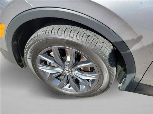 Used 2022 Volkswagen Tiguan SE AWD/4WD image 9