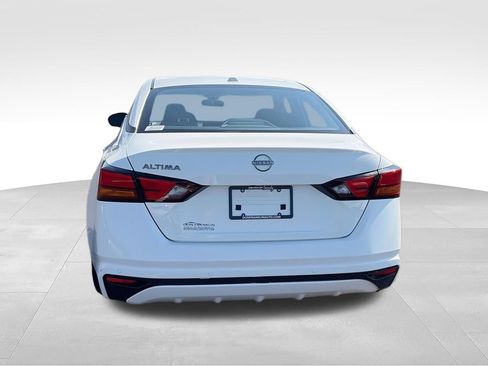 Used 2025 Nissan Altima 2.5 SV FWD image 8
