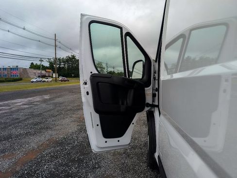 Used 2026 RAM ProMaster 2500 w/ Convenience Group FWD image 14