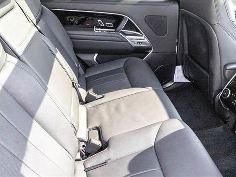 Used 2024 Land Rover Range Rover Long Wheelbase SE AWD/4WD image 25
