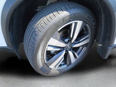 Used 2024 Nissan Rogue SL FWD image 25