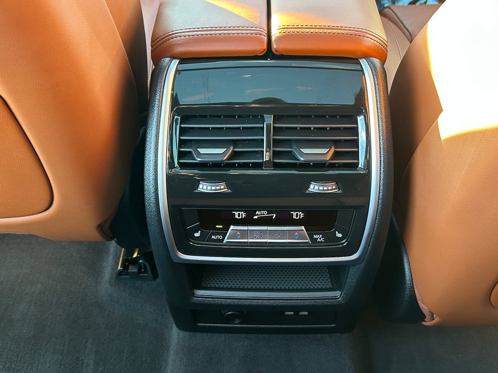 Used 2024 BMW X7 M60i w/ Climate Comfort Package AWD/4WD image 36