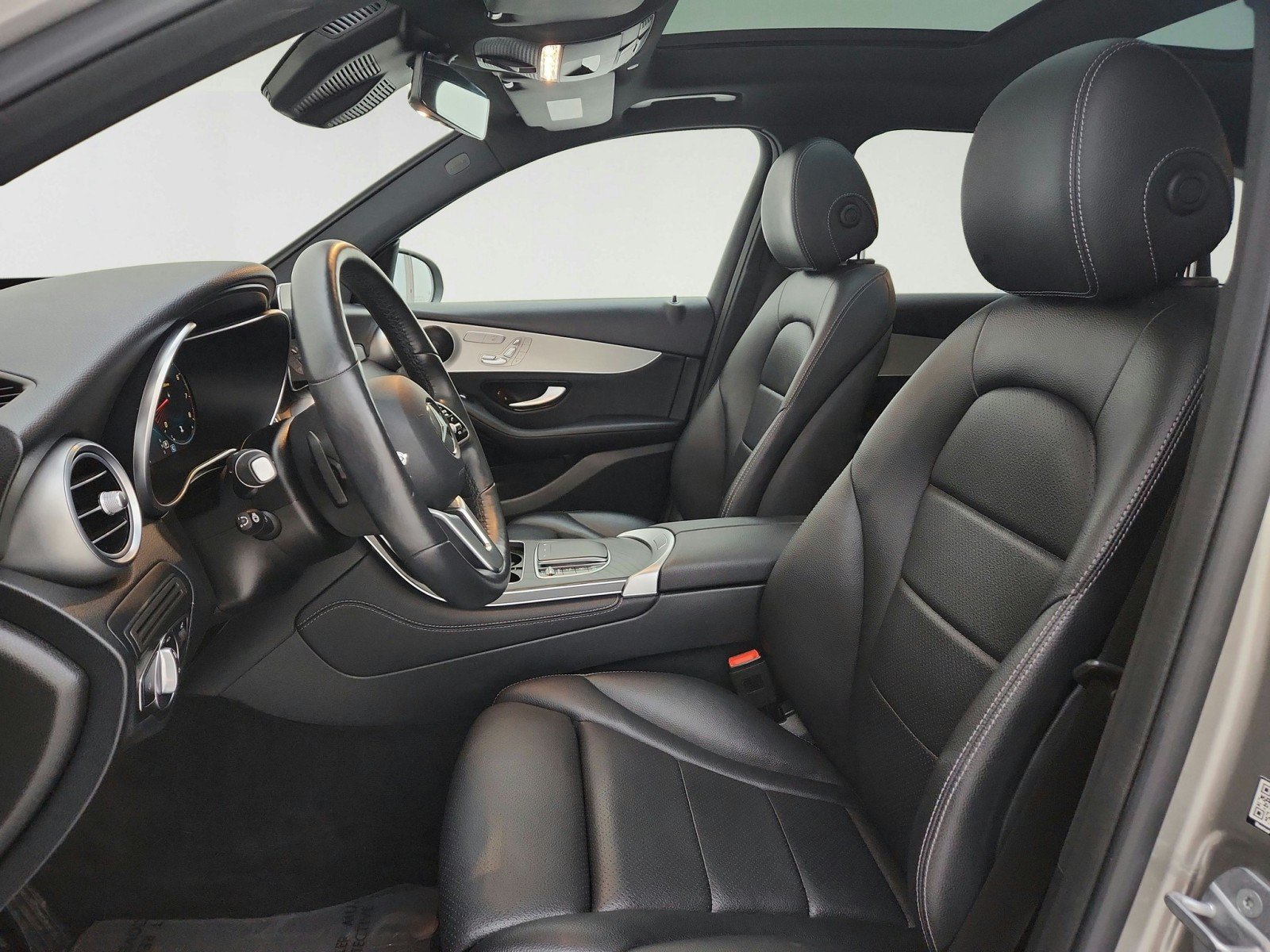 Certified 2021 Mercedes-Benz GLC 300 4MATIC w/ Driver Assistance Package image 17