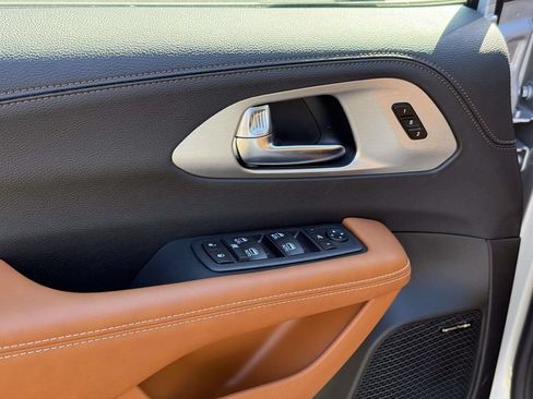 New 2026 Chrysler Pacifica Pinnacle FWD image 28