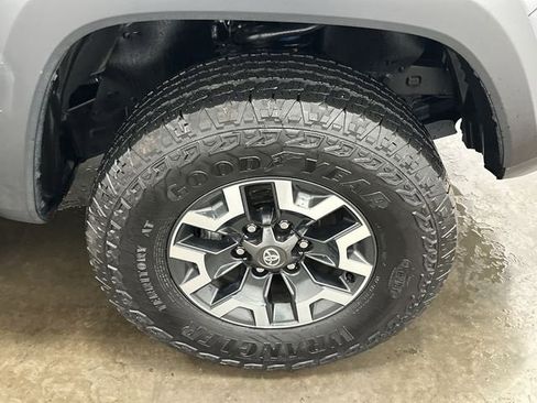 Used 2022 Toyota Tacoma TRD Off-Road image 5