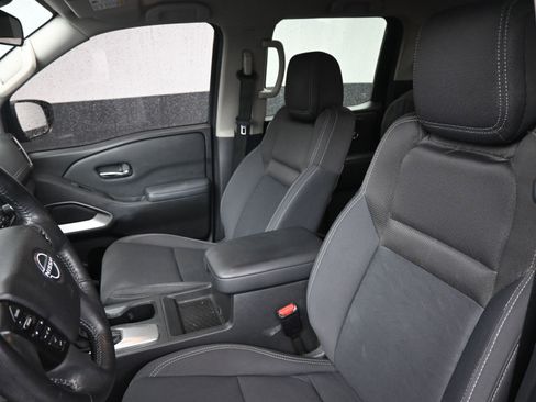 Used 2022 Nissan Frontier SV image 17